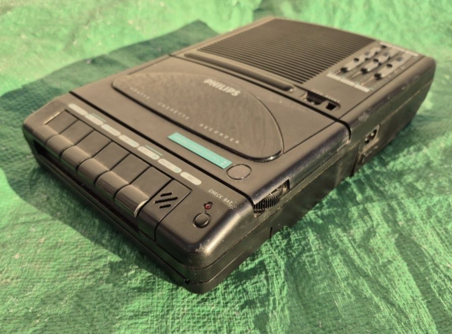 Casetofon portabil marca Philips model AQ6350