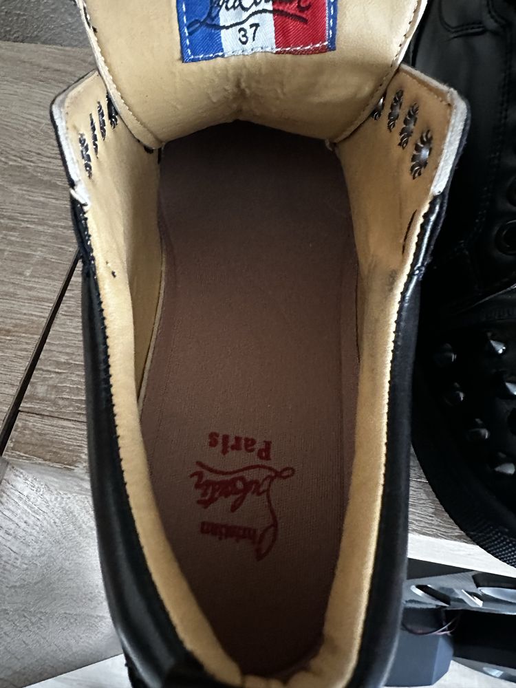 Louis Junior Spikes