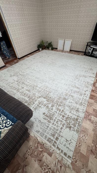 Продается б/у ковер, кілем сатылады.