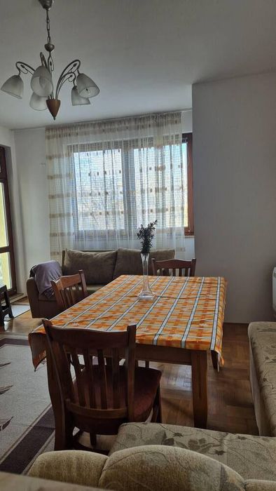 Дава се под наем Двустаен апартамент в Бургас, Център - 56 кв.м за 408 € - Снимка #2