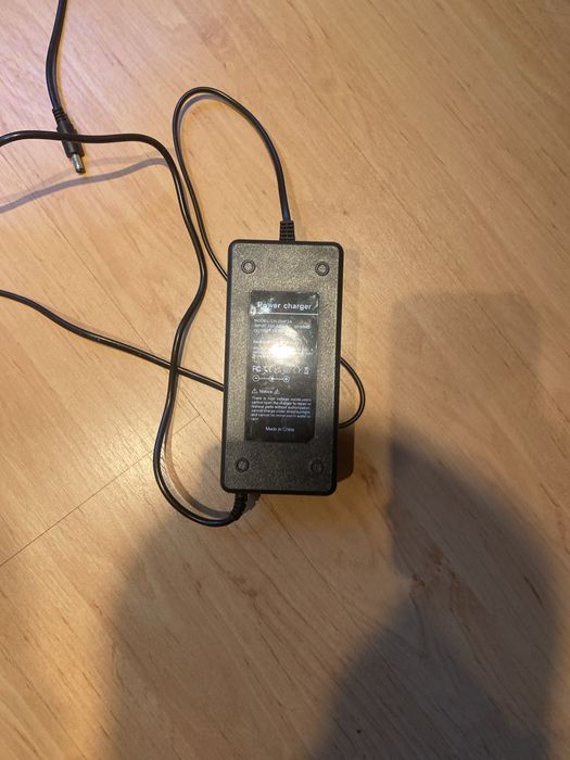 trotineta electrica copii 20kmh la ora,copilul sa aiba 20-45 KG