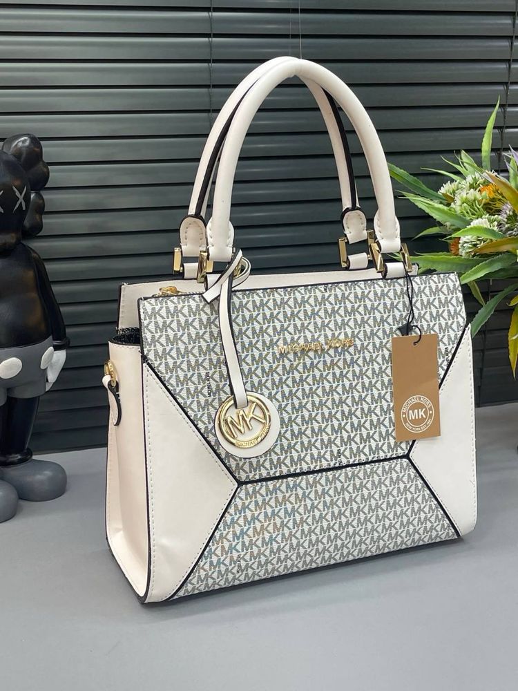 Geanta Michael Kors Noua !!! Dimensiuni 27/22 !!!