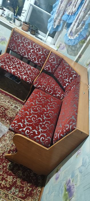 Продам кухонный уголок со столом