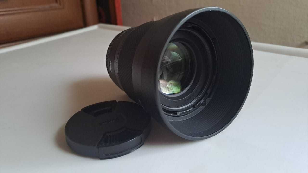 Объектив Sigma 56mm f1.4 для APS-C камеры