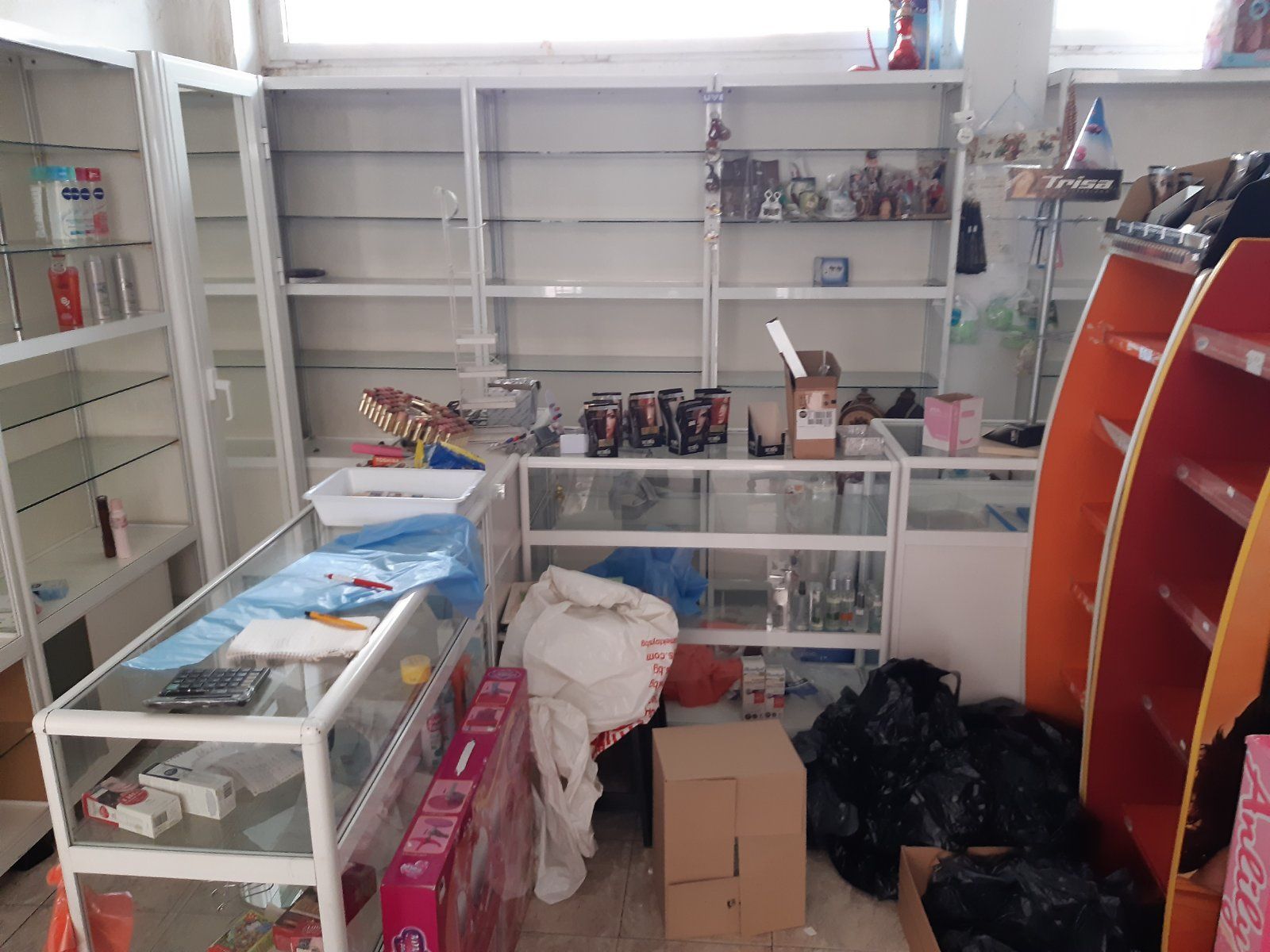Обзавеждане за магазин