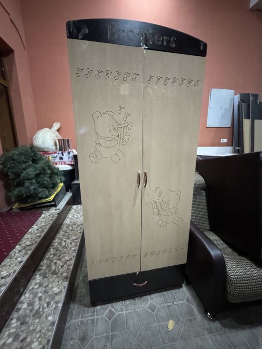 Продаю детскую кроватку со шкафом.