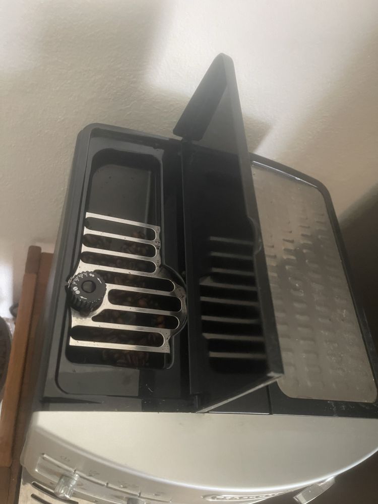 Vand aparat de cafea Delonghi