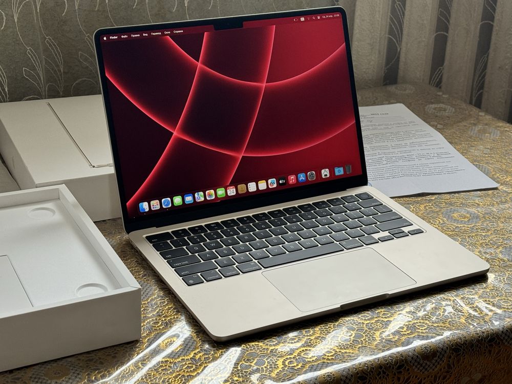 Новенький MacBook Air 13.6 m2 2022/куплен 2023/SSD256GB/8GB RAM