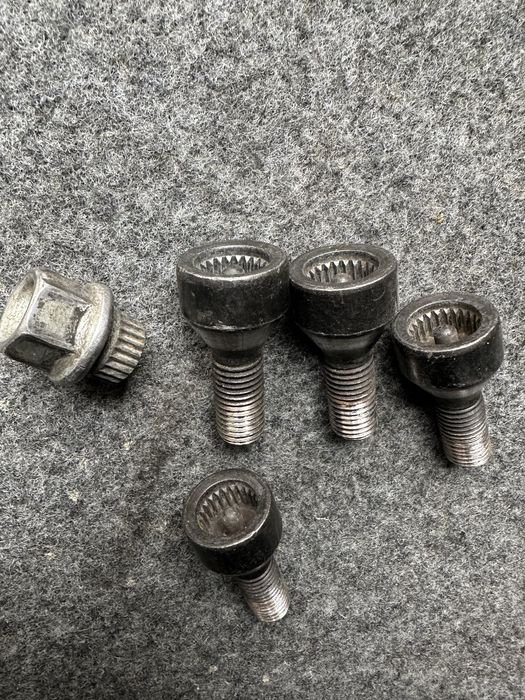 Болты секретки на БМВ Е34