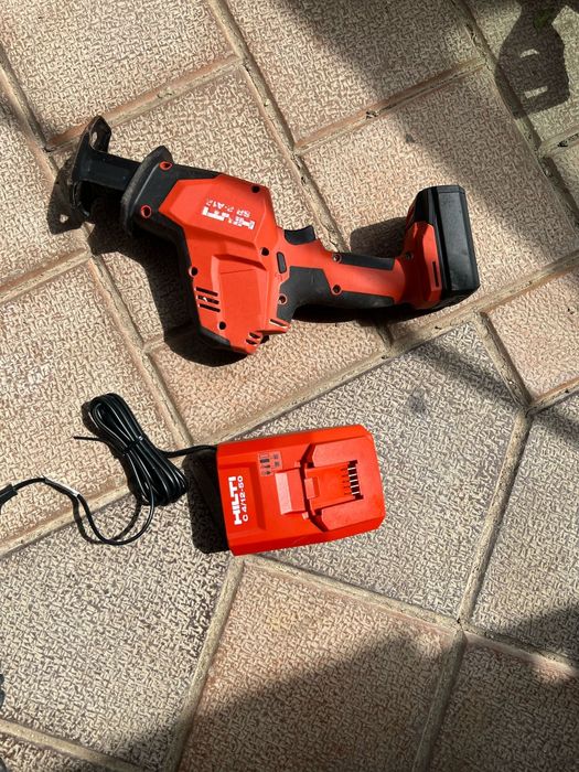 Ferăstrău  pe  acumulatori HILTI SR 2-A 12