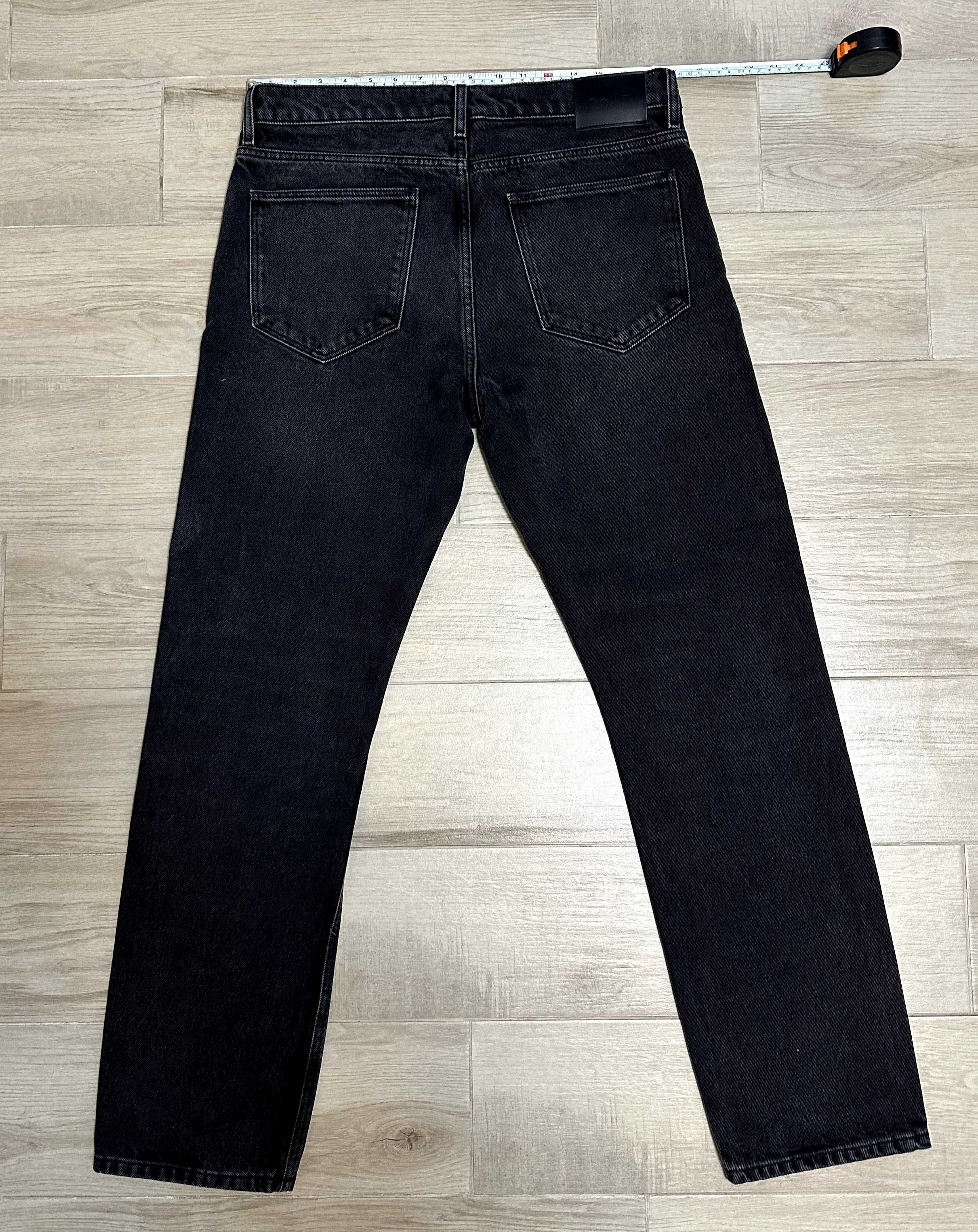 Продавам дънки Gant като нови.
