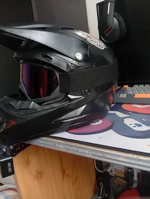 Vând cască downhill cu tot cu ochelari (mărimea L)