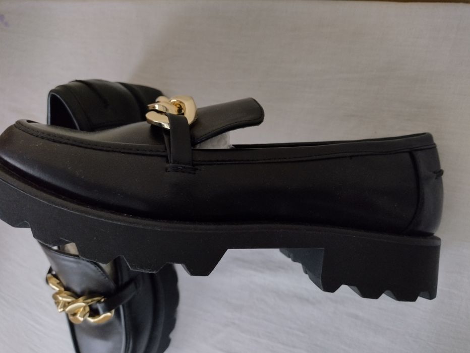 Чисто нови черни лофъри  номер 39