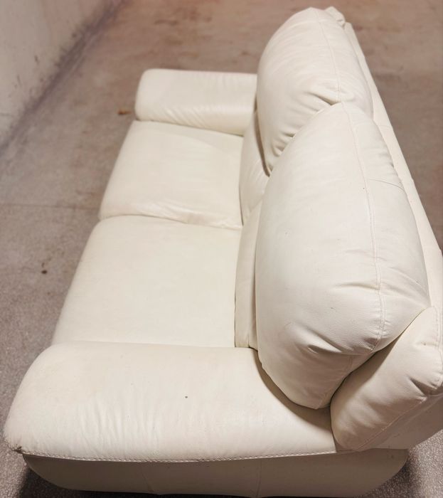 Двуместен диван от естествена кожа