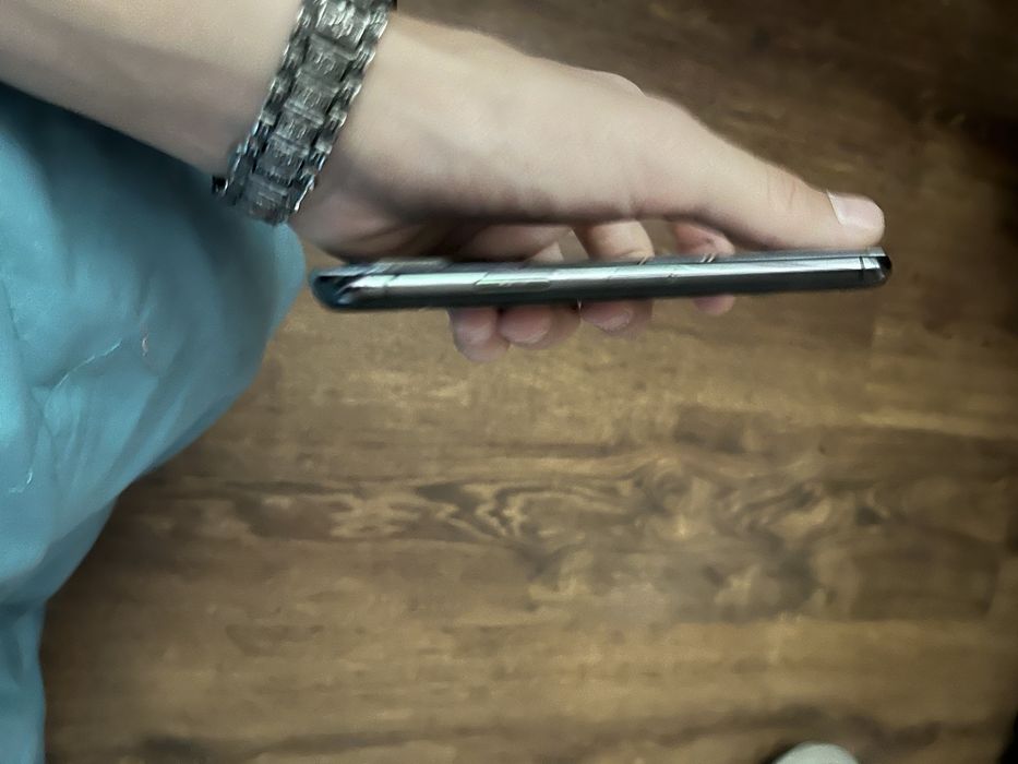Iphone Xs акб 81% задний крышка сломан трутон Faceid работает