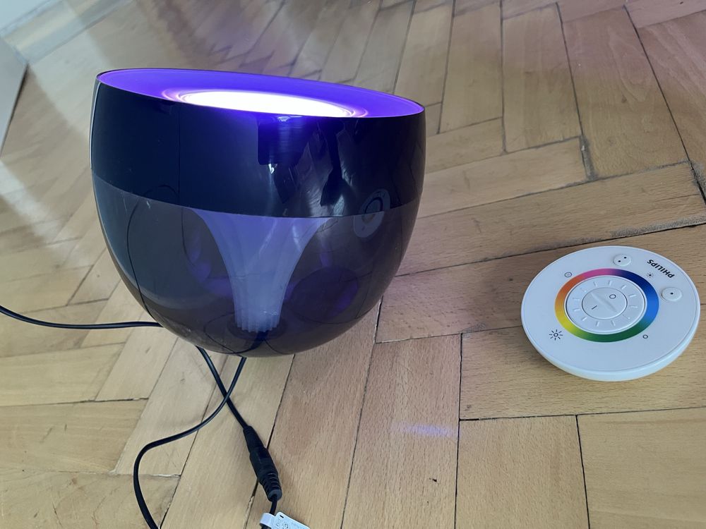 LED лампа Philips LIC Iris, Черна