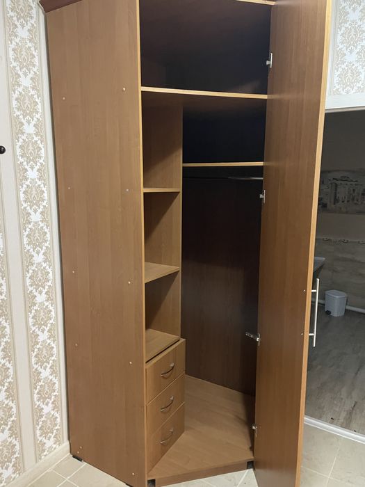 Угловой шкаф