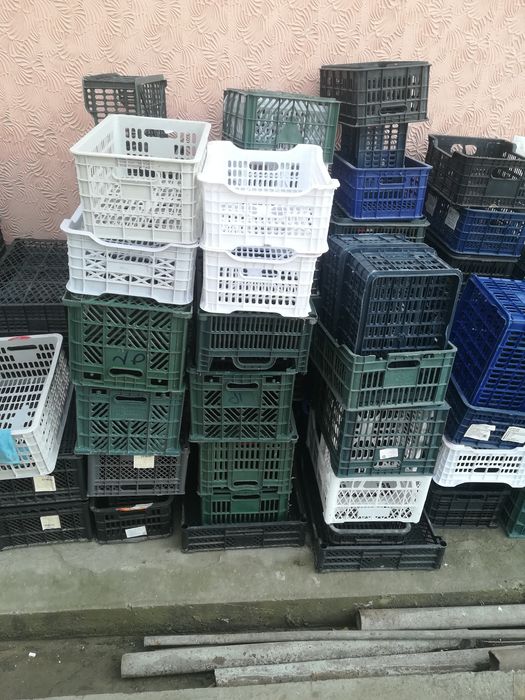 Продам пластмассовые ящики , корзины . ящик