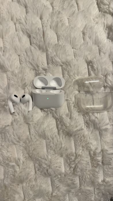 Продавам ОРИГИНАЛНИ слушалки airpods 3gen.
