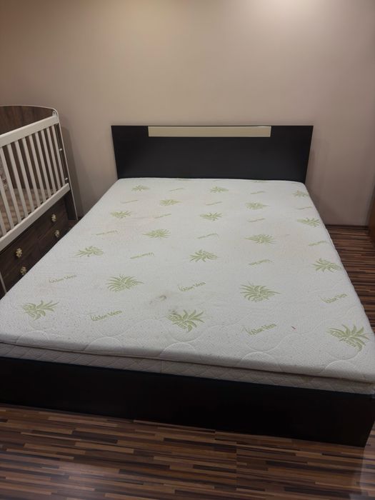 Спален комплект, използван две години