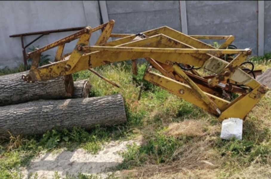 Brat cu cupa, tractor Internațional