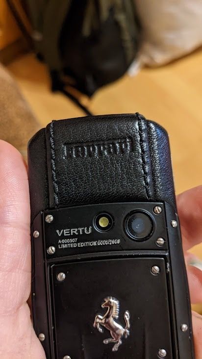 Telefon Vertu Ferrari Limited Edition Ascent TI - blocat in retea