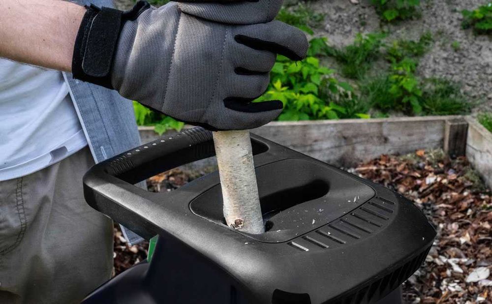 Tocator crengi si resturi vegetale Wuber, 3000W