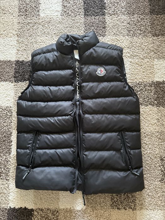 Vesta Moncler Neagra