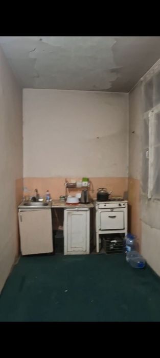 Uy sotiladi 1 xonali 2 xona qilingan