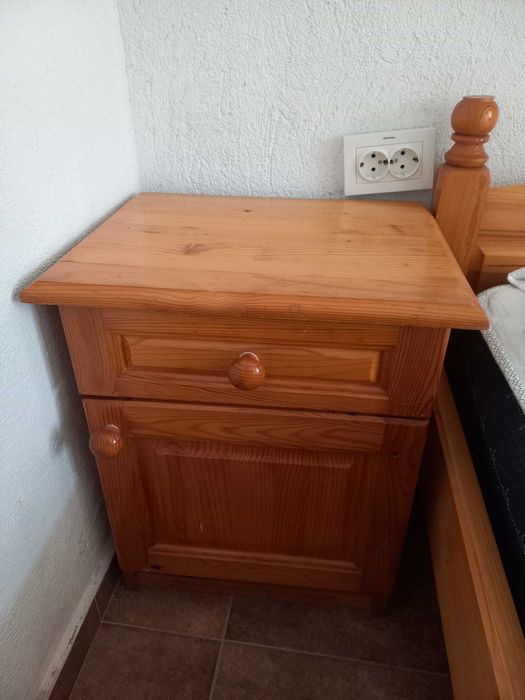 Легла, огледала и шкафчета