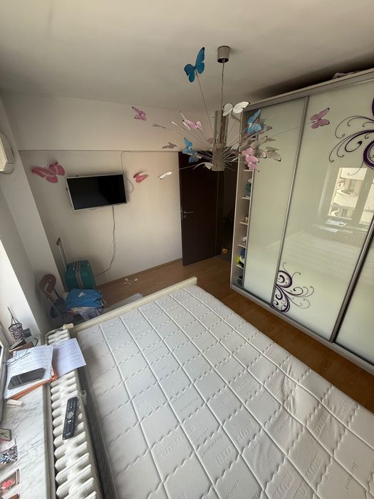 Vand apartament 3 camere deosebit pe Calea Calarasilor-direct propriet