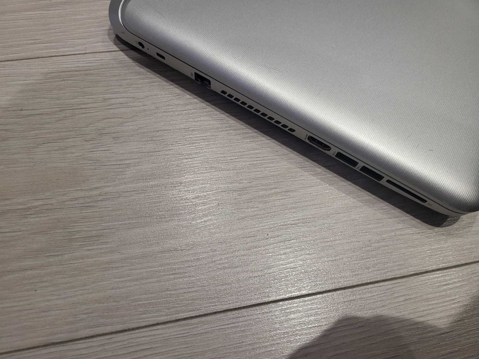 HP Pavilion 17-f050ng