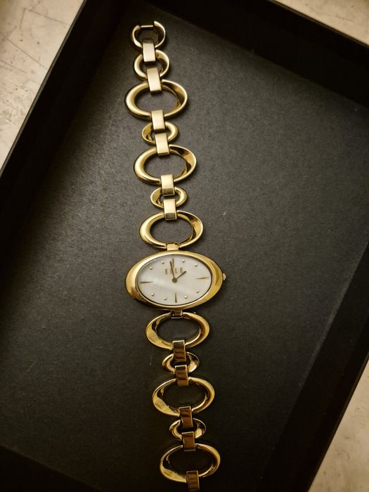 Ceas Elle, rezistent la apă