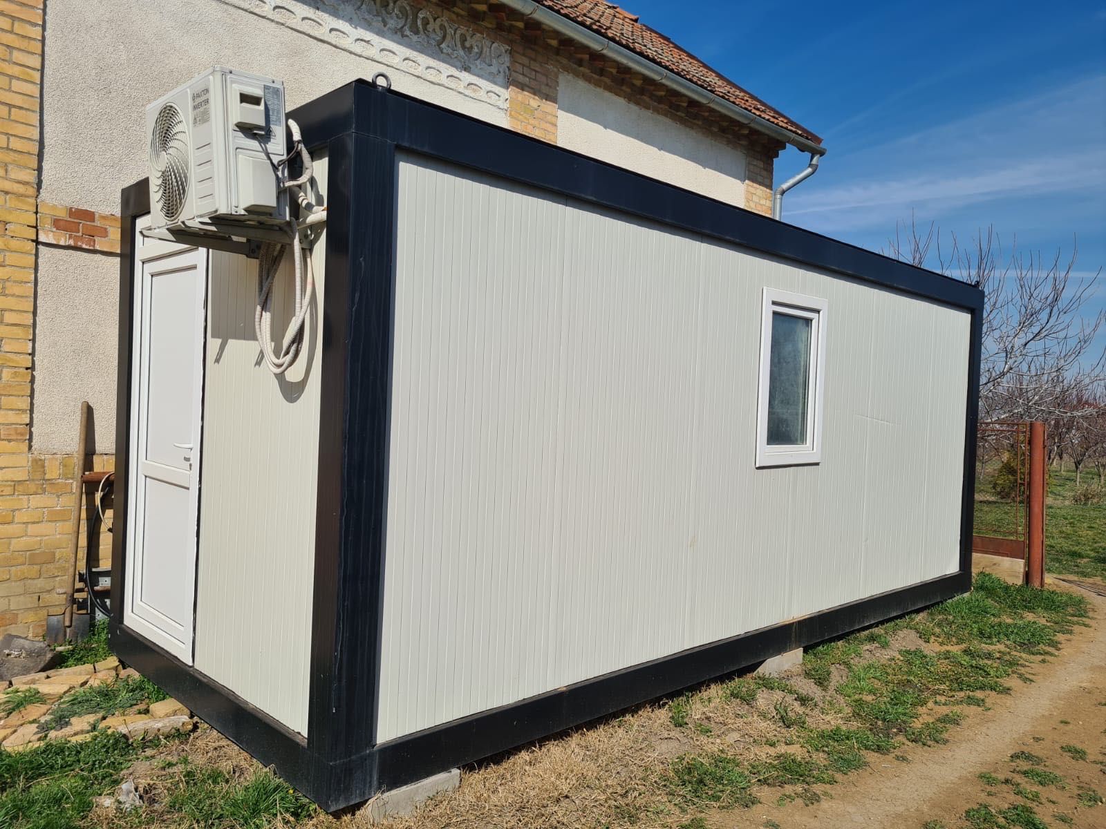 Vând container modular în condiție excelentă (nefolosit)dim 6 x 2.40 m