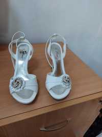 Дамски бели сандали