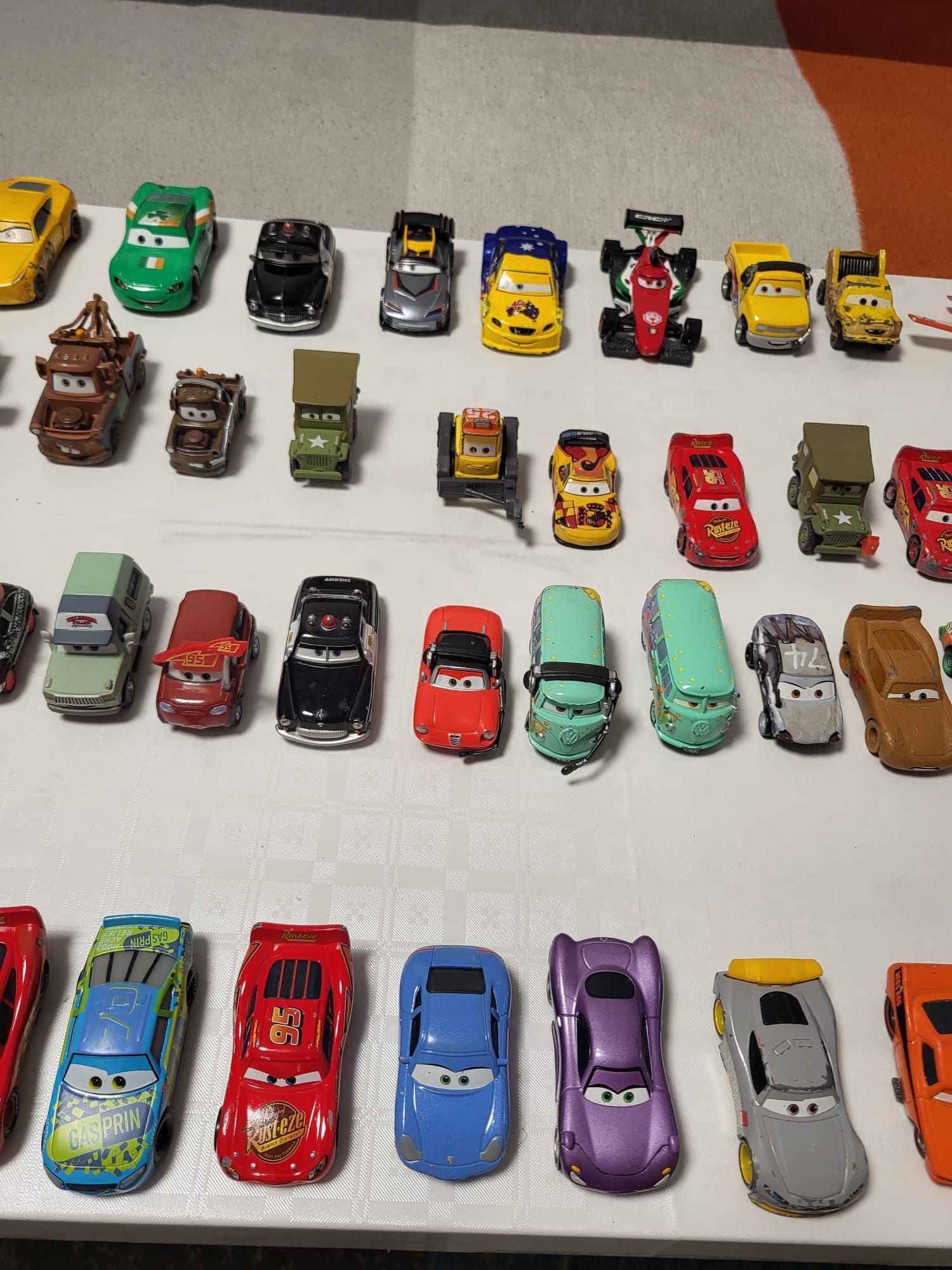 Mașinuțe Disney Cars  Din Metal. Fulger MC Queen. Bucsa. Dinoco.