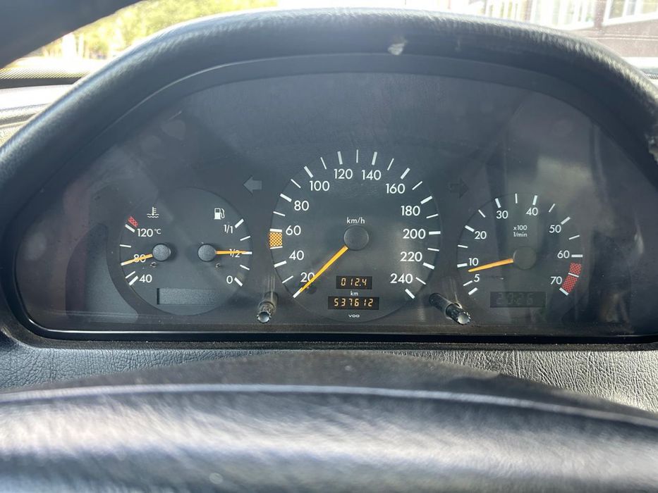 Автомобиль Мерседес  С-180