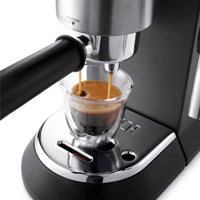 ПРОМО Нова 2г Гаранция Кафемашина DeLonghi Dedica - EC685.BK , 15 bar