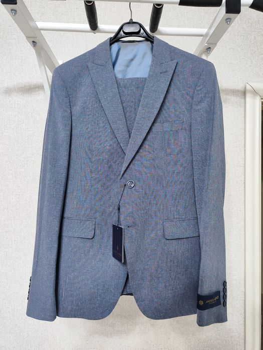 Продам новый костюм