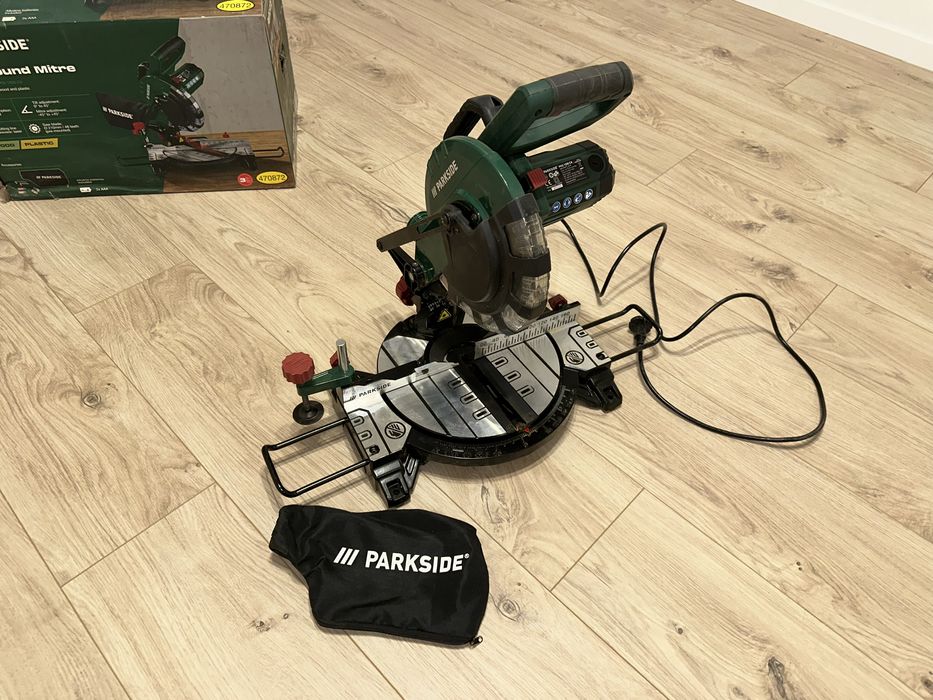 Ferastrau de retezat si imbinat la colt Parkside PKS 1500 C4