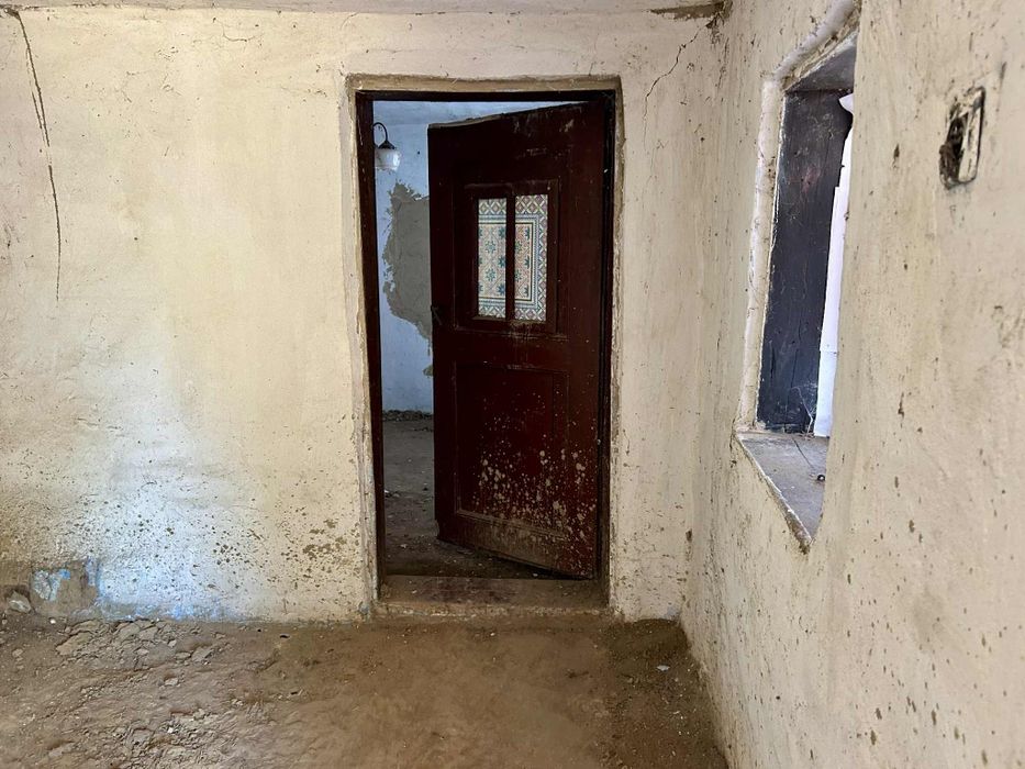 Vând casă bătrânească