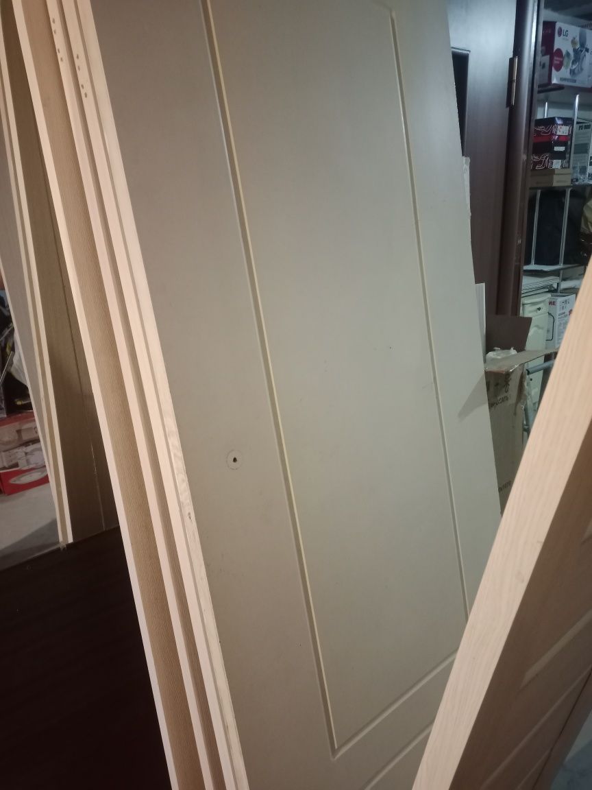 Продам двери новые по 10000 с коробкой