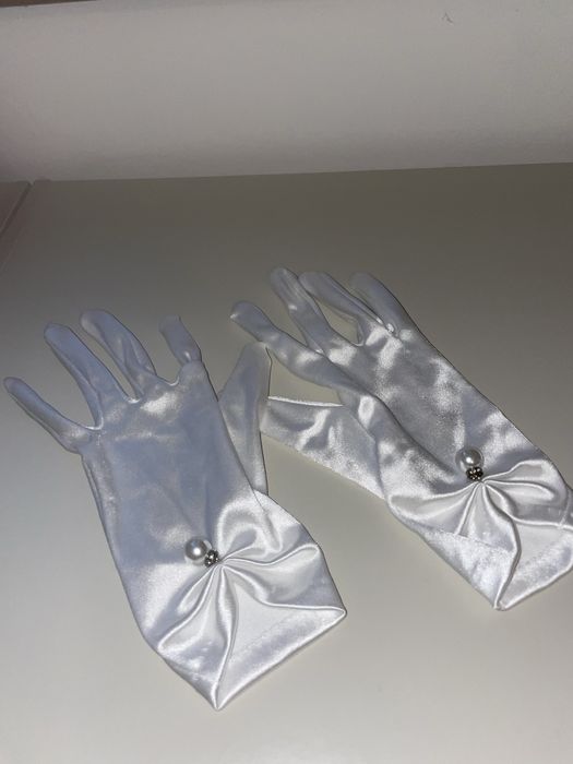 Бели сватбени ръкавици