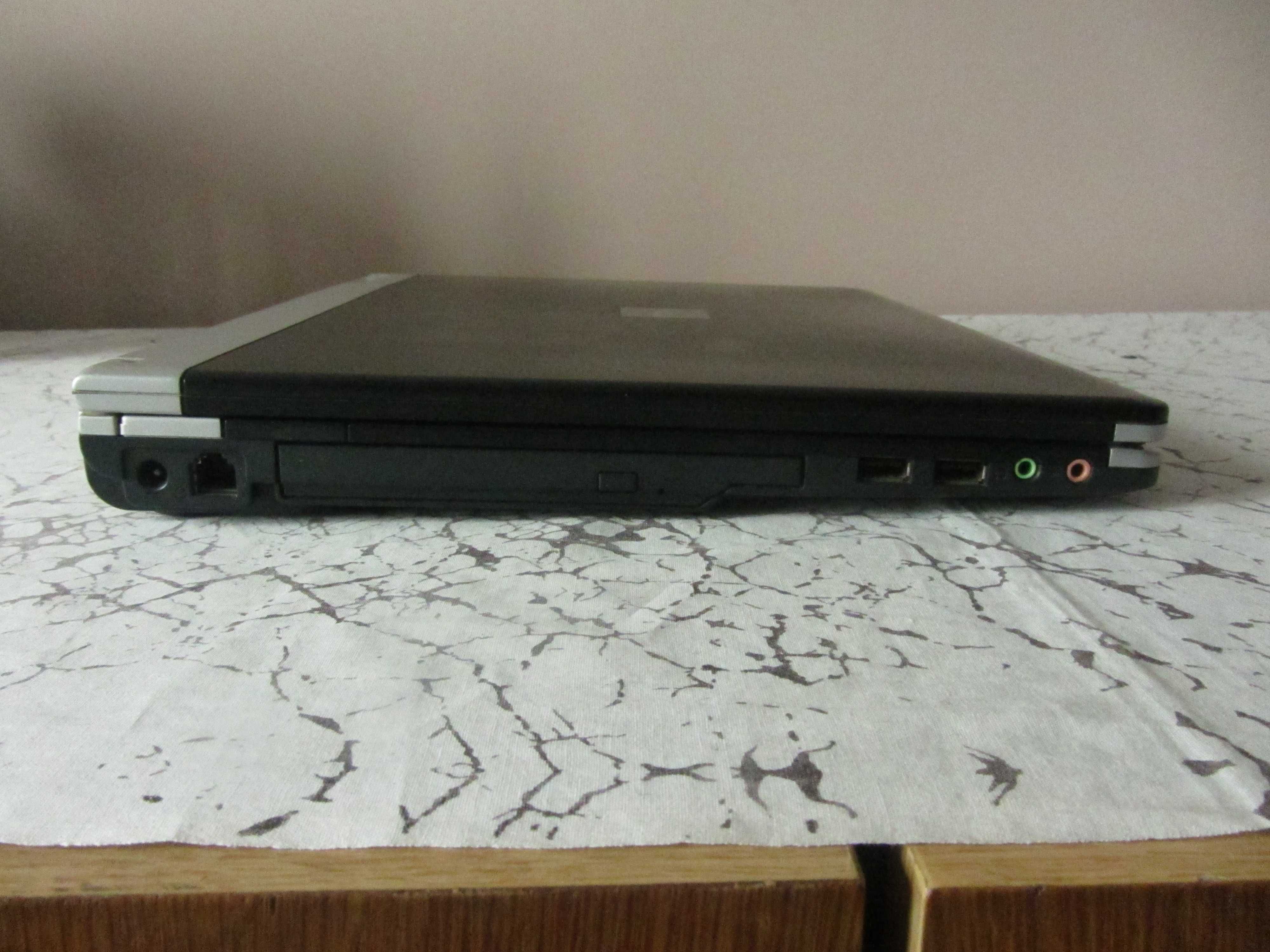 Laptop Fujitsu Siemens Amilo Pro V2030D с оригинално зарядно