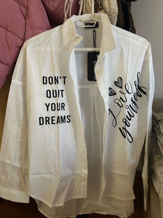 Бяла риза с надпис