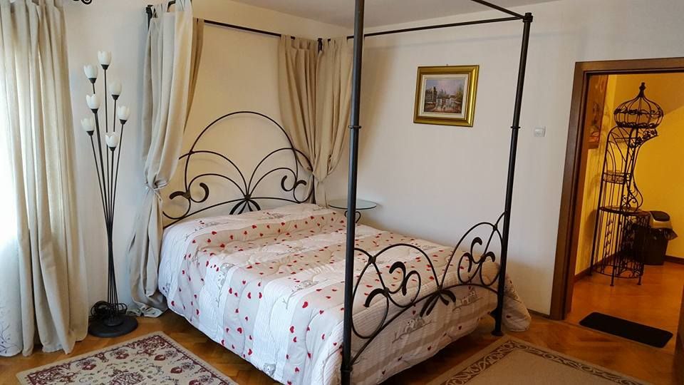 Vila ALIN Inchiriez apartament in vila format din 3 camere si living