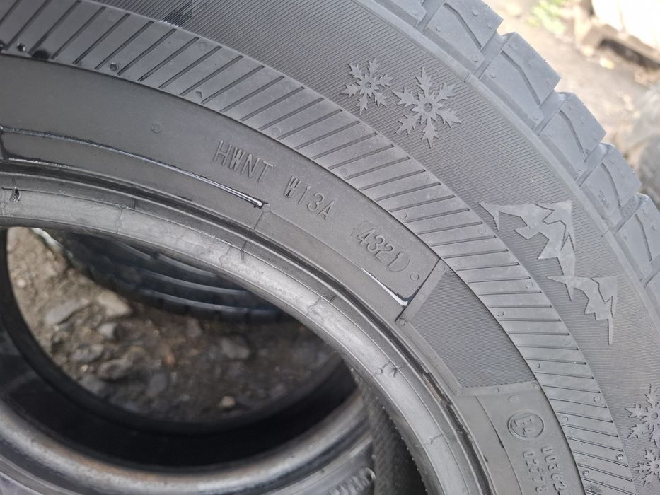 Vand 1 sau 2 anvelope 215 70 15 C de iarna bune nus perechi