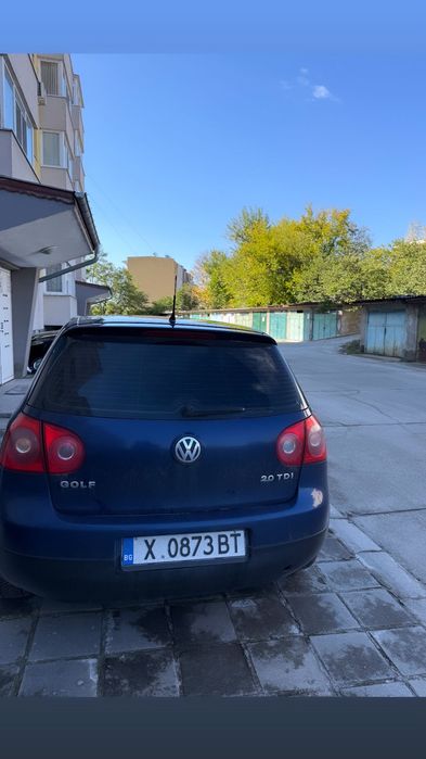 Продавам голф 5-син металик