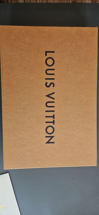 Оригинален коприна и вълна шал на Louis Vuitton