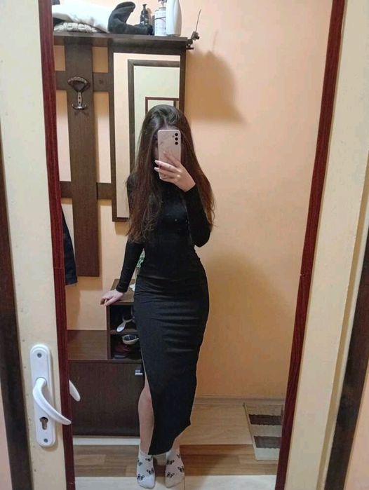 Черна дълга рокля